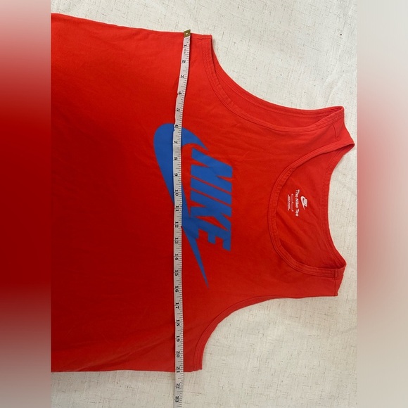 Nike Red Tee - Picture 4 of 9